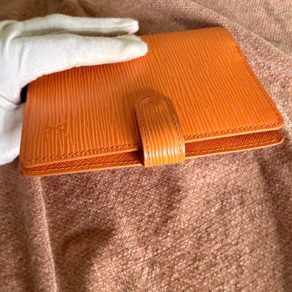 Louis Vuitton Vibrant Orange Epi Leather Agenda - Picture 6 of 15